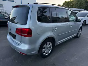 Volkswagen Touran Comfortline BMT 7-Sitze Klima Navi Bild 4