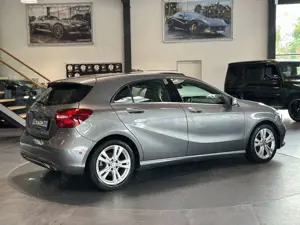 Mercedes-Benz A 180 Urban Aut. 2.HA/S-HE/LED/NAVI/PDC/16LM/BT Bild 3