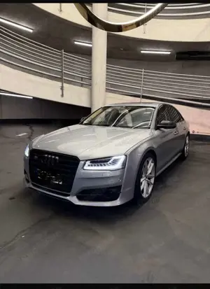 Audi S8