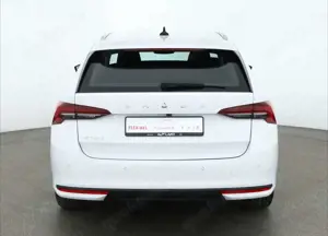 Skoda Octavia Combi 2.0TDI DSG LED ACC Navi Kamera AHK Bild 4
