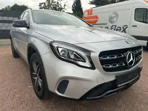 Mercedes-Benz GLA 200 Panorama Night Paket Winterr.