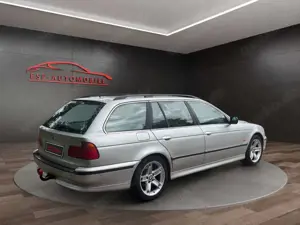 BMW 528 i A Touring*XENON*NAVI*PDC*SHZ*S-DACH*TOP Bild 4
