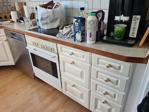 Küche mit Herd. Selbst abbau