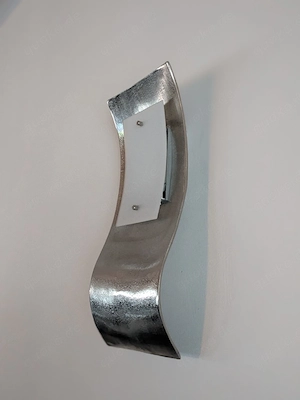 Moderne Wandleuchte in Silber 