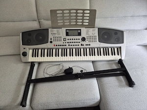Keyboard mit anschlagdynamischen Tasten zu verkaufen