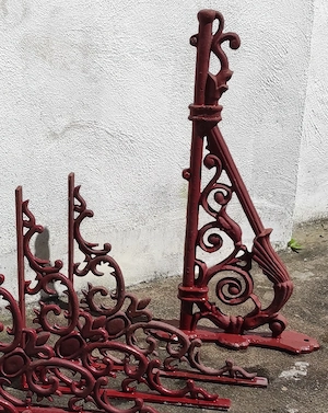 Gusseisen Regalhalter + Wandhalter im Antik-Stil