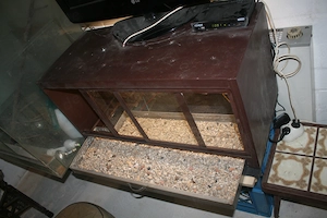 Terrarium aus Metall mit Schiebescheiben und Bodeneinschub aus Nirosta ca. 87 x 42 x 39 cm Bild 8