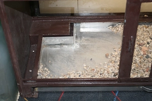 Terrarium aus Metall mit Schiebescheiben und Bodeneinschub aus Nirosta ca. 87 x 42 x 39 cm Bild 9