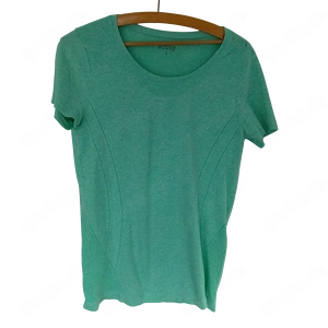 Hellgrünes Herrensportshirt