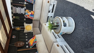 Lounge mit Polster aus Europaletten  Bild 2