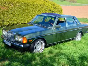 Mercedes-Benz 300 W123 300D