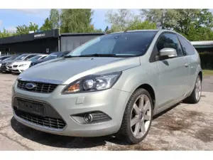 Ford Focus Focus Titanium 1.6 Duratec Automatik. Xenon. Navi.
