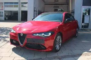 Alfa Romeo Giulia Ti Q4 Matrix LED / Panorama-Dach