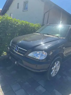 Mercedes-Benz ML 320 zusätzlich Gasanlage verbaut