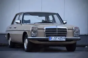 Mercedes-Benz 240 W115 240D Strich 8