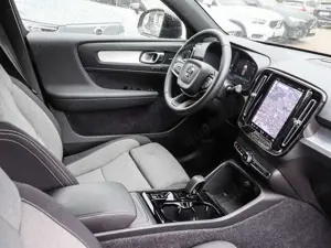 Volvo XC40 B3 Plus Dark Aut. Navi*PDC*LED Bild 3