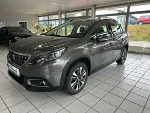 Peugeot 2008 Allure*1.Hand*LED*Teilleder*Navi*Sitzheizg*