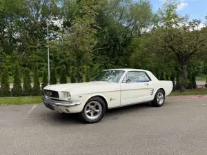 Ford Mustang V8 aus 1966 mit Servolenkung/Klimaanlage Bild 2