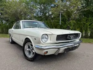 Ford Mustang V8 aus 1966 mit Servolenkung/Klimaanlage Bild 3