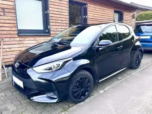 Toyota Yaris Hybrid Business Edition