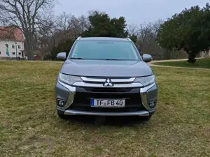 Mitsubishi Outlander Outlander 2.2 DI-D 2WD Plus Bild 2