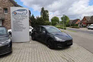 Tesla Model Y Long Range Dual AWD