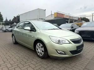 Opel Astra J Lim. 5-trg. Edition*KLIMA*L-HZG*AHK*PDC*