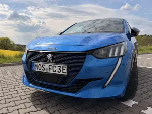 Peugeot e-208 GT-Line / keyless / Navi / Verkehrszeichenerkennung / Sitzheizung/ sehr gepflegt