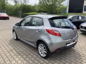Mazda 2 1.5l MZR 102 PS Sports-Line 5-türig scheckheft Spo Bild 5