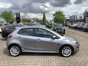 Mazda 2 1.5l MZR 102 PS Sports-Line 5-türig scheckheft Spo Bild 2