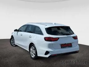 Kia Ceed SW / cee'd SW 1.5T DCT7 Vision Komfort+ Navi Kamera Allwetter AC Bild 3