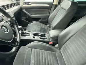 Volkswagen Passat Variant 2.0 TDI SCR 4Motion DSG-Automatik Highline Bild 3