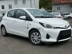Toyota Yaris Hybrid Life