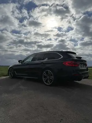 BMW 540 540d xDrive Touring Aut. Sport Line Bild 2