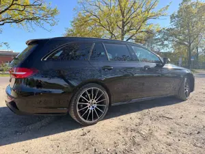 Mercedes-Benz E 400 4Matic AMG Bild 4
