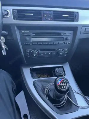 BMW 320 320i Bild 2
