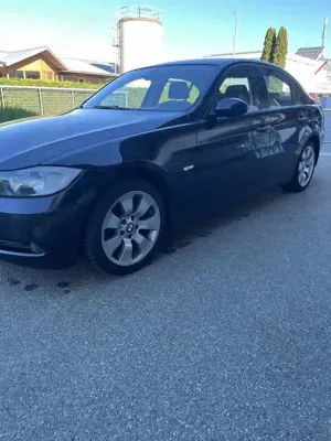 BMW 320 320i Bild 3
