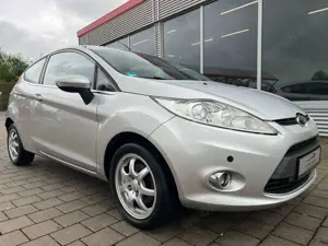 Ford Fiesta Titanium 1.6*KLIMAA-*TEMPO*SHZ*MFL*TÜV*LM