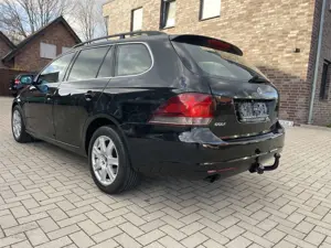 Volkswagen Golf Variant 1.6 TDI DPF DSG Trendline Automatik Anhängerkupplu Bild 4