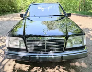Mercedes-Benz E 200 T-Modell m. AHK, Klima, El. Fensterh. vorne