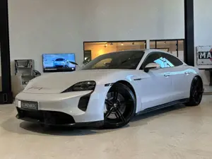 Porsche Taycan Turbo *Pano,HUD,Sport Chrono,BOSE,ACC*