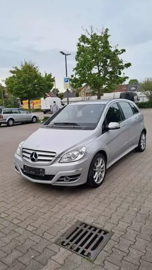 Mercedes-Benz B 180 CDI Autotronic Special Edition Bild 2
