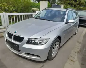 BMW 318 318i Touring Aut. *GEPFLEGT*
