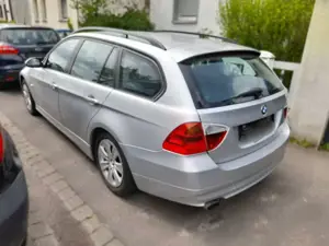 BMW 318 318i Touring Aut. *GEPFLEGT* Bild 3