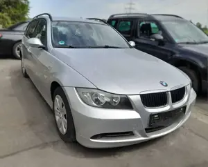BMW 318 318i Touring Aut. *GEPFLEGT* Bild 5