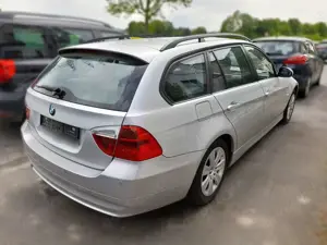 BMW 318 318i Touring Aut. *GEPFLEGT* Bild 4