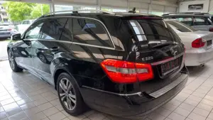 Mercedes-Benz E 220 CDI BlueEfficiency*1-Hand*TÜVneu*Service* Bild 4