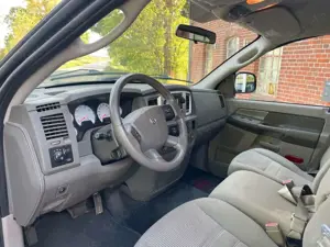 Dodge RAM 1500 Hemi 5,7l V8 + LPG RWD 20Zoll + AHK Bild 3