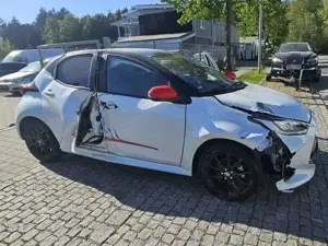 Toyota Yaris Hybrid Style - Panorama - JBL - Head up - Kamera -