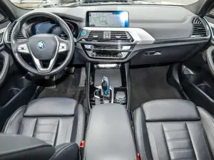 BMW iX3 HUD PANO ACC 360°KAM RFK NAVI Standh. LED Bild 4